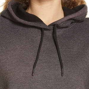 Diseño de logotipo personalizable en color sólido con diseño de mangas largas, precio económico y diseño de capucha con cordones y bolsillo canguro. - Product Image 4