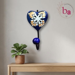Gancho de pared de cerámica con forma de corazón, diseño floral azul, hecho a mano, estilo vintage, gancho individual para colgar llaveros - Product Image 1