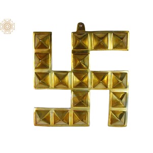 Colgante de pared de esvástica hindú de latón de 8 pulgadas con pirámides Vastu, artículo hecho a mano - Product Image 1