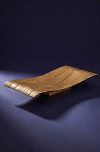 Plateau doré contemporain minimaliste, texture sculpturale, objet d'art pour la cuisine et la salle à manger - Product Image 5