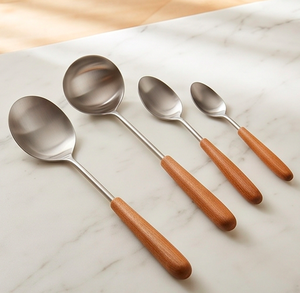 Juego de cucharas de servir de acero inoxidable con mango de madera, diseño minimalista, apto para lavavajillas, para uso en catering - Product Image 3