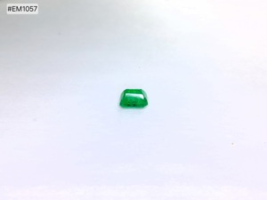 Esmeralda Zambiana de Forma Octogonal de 1.64ct, Gema Suelta Premium, Brillo Verde Intenso, Acabado Superior para Joyería y Creación de Colgantes - Product Image 3
