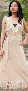 Robe maxi en coton Khadi beige faite à la main avec des franges bohèmes et une ceinture ajustable, sans manches, col en V, tenue de plage - Product Image 1