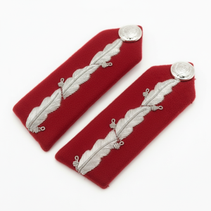 Fabricant ODM : Écussons de col rouges avec broderie en fils d'argent, insignes d'uniforme de cérémonie faits à la main - Product Image 4