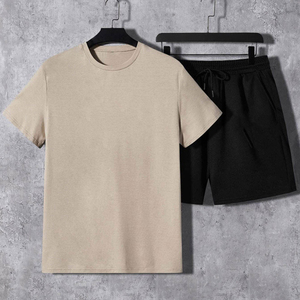 เสื้อยืดคอกลมสีเบจสำหรับผู้ชายพร้อมกางเกงขาสั้นสีดำ ชุดเซ็ตสีพื้น ผ้าฝ้ายถัก สวมใส่สบายๆ ในฤดูร้อน ระบายอากาศได้ดี - Product Image 6