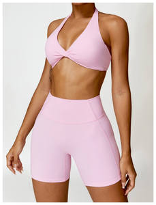 Ensemble de yoga sans couture pour femme : brassière rose à dos croisé et short taille haute, maintien élevé, couleur unie, logo frontal - Product Image 3