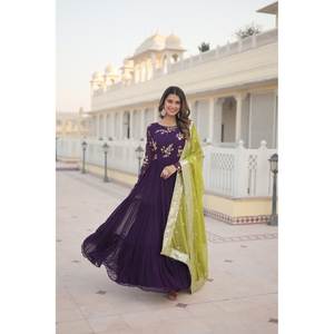 Vestido de Diseñador para Fiesta, Bordado y con Lentejuelas, Ropa India y Pakistaní - Product Image 5