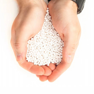 Fertilizante de Urea 46% Nitrógeno, Granulado de Liberación Rápida para Uso Agrícola - Product Image 1