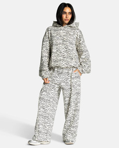 Pantalones Deportivos Anchos con Estampado de Cebra, Diseño Moderno y Personalizado, con Ribete, Mezcla de Algodón, Pantalones Deportivos para Mujer - Product Image 3