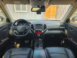 รถยนต์ SUV ขนาดกะทัดรัด ยี่ห้อ Tivoli สีขาว ปี 2017 มือสอง รถอเนกประสงค์ 5 ประตู รถยนต์นั่งส่วนบุคคล เครื่องยนต์เบนซิน รถมือสองจากเกาหลี พร้อมกล้อง - Product Image 3