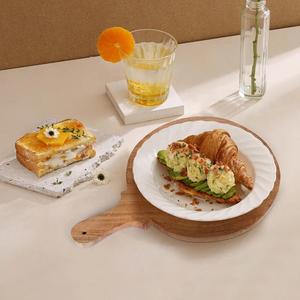 Tabla de cortar redonda de madera de acacia al por mayor, acabado liso con asa, perfecta para cortar, servir y exhibir en la cocina. - Product Image 2