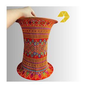 Jarrón de bambú tejido a mano con un colorido patrón de arte folclórico para decoración del hogar. Linterna de bambú con brocado de Sapa. Artesanía artesanal. - Product Image 4