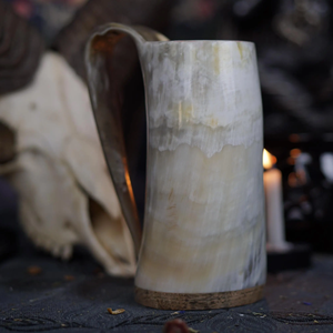 Chopes à bière en corne de buffle de qualité supérieure, conformes aux normes alimentaires, fournisseur en gros, chopes à bière personnalisées en corne, chopes élégantes - Product Image 1