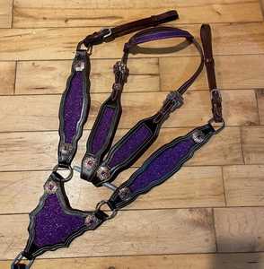 Ensemble de sellerie western fait main en cuir, design arctique personnalisé, avec franges turquoise, comprenant têtière, collier de poitrail et bride de spectacle pour cheval - Product Image 1