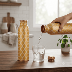 Botella de Agua de Cobre Hecha a Mano con Patrón de Cuatro Hojas Doradas, Tapa de Rosca Hermética, Frasco Ayurvédico para Bienestar, Regalo de Viaje - Product Image 3