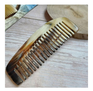 Peigne à cheveux en corne naturelle fait à la main pour femmes, hommes et coiffeurs professionnels - Product Image 1