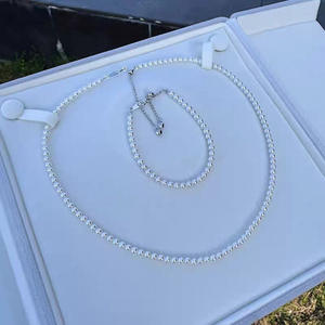 Collier de perles d'eau douce naturelles avec des perles Auri presque parfaitement rondes et sans défaut - Product Image 2