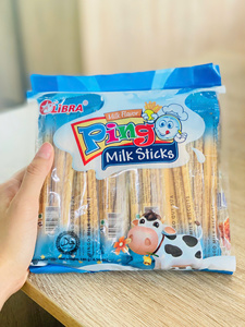 Biscuits en forme de doigt au lait, certifiés Halal, cuits à la pâte de blé, enrobés d'un glaçage sucré, en sachet. - Product Image 3