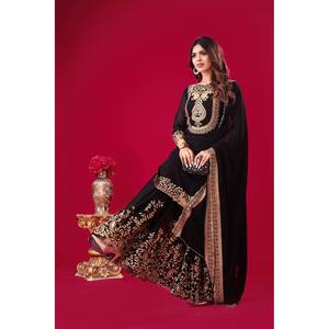 Magnifique ensemble haut-bas et dupatta avec broderies florales lourdes et travail de fils pour les occasions festives - Product Image 3