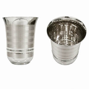 Gobelet à eau en acier inoxydable de qualité alimentaire écologique, incassable, avec un design élégant à rayures mates - Product Image 1