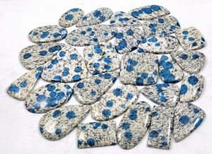 Pierres précieuses semi-précieuses en vrac, jaspe K2 naturel, cabochon poli à la main, mélange blanc et bleu, formes variées, vente en gros - Product Image 3