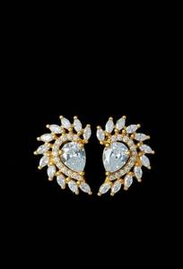 Boucles d'oreilles en cristal de qualité supérieure pour femmes, bijoux élégants et étincelants pour les mariages et les soirées, disponibles au meilleur prix du marché - Product Image 5