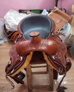 Selle Western rembourrée confortable pour le cavalier et le cheval Selle d'équitation Western Pleasure Trail avec conception personnalisée - Product Image 2