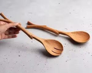 Cuchara de servir de madera de aspecto premium para cocinar y servir en la cocina del hogar - Product Image 3