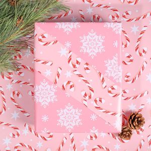 Rotolo di Carta da Regalo Reversibile Natalizia con Design Fiocchi di Neve Rosa e Bastoncini di Zucchero, 17 Pollici, Carta per Confezioni Festive per Celebrazioni - Product Image 1