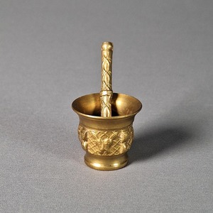 Juego de mortero y pilón de latón macizo duradero para moler especias secas, hierbas, semillas y medicamentos naturales - Product Image 3