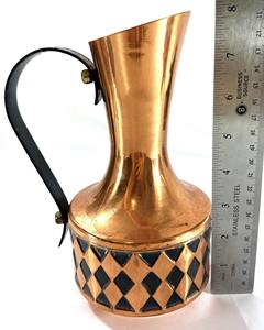 Jarra de agua artística de cobre sólido con diseño decorativo, perfecta para un estilo de vida saludable y para regalar, procedente de la India. - Product Image 4