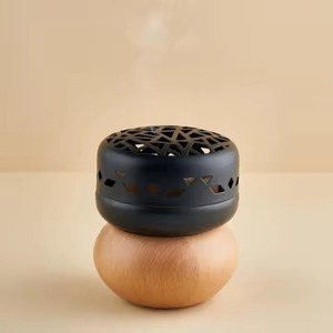Quemador de incienso único negro martillado con forma de reloj de arena, anillo decorativo de esfera dorada, bandeja cóncava para carbón, quemador de Bakhoor para fragancia del hogar - Product Image 3
