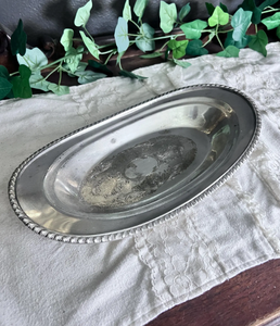 Plat de service ovale vintage plaqué argent, centre décoratif gravé avec bordure en corde pour hôtel et décoration intérieure - Product Image 1