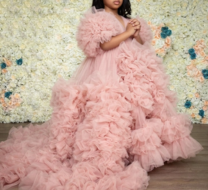 ชุดเดรสผ้าตาข่ายอิตาลีสีชมพูสำหรับคุณแม่ตั้งครรภ์และชุดมินิเดรสสำหรับเด็ก |   ชุดถ่ายภาพแม่ลูกที่เข้ากันอย่างสวยงาม - Product Image 3