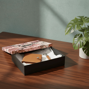 Caja Plegable de Cartón Kraft Reciclado Personalizada para Accesorios de Cuero | Caja de Regalo con Recubrimiento UV y Laminado Mate con Forro de Esponja - Product Image 2