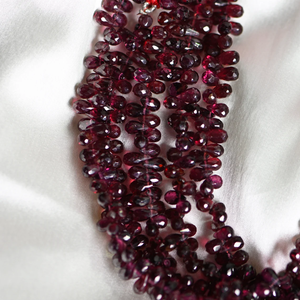 Haute qualité 8mm Rhodolite grenat gouttes à facettes forme perles Briollette perles pour la fabrication de bijoux - Product Image 4