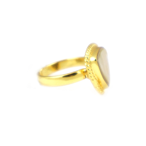 Bague de style classique en nacre, forme triangulaire, plaquée or 24 carats, taille unique, bijoux pour femmes et filles, vente en gros - Product Image 2