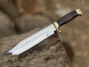 Couteau Bowie artisanal avec lame en acier inoxydable et manche en bois, étui en cuir de qualité supérieure, idéal pour le camping, les cadeaux et les équipements de plein air - Product Image 2