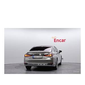 Lexus ES Executive 2024 con Volante a la Izquierda, Asientos de Cuero, Cámara Trasera, Solo 12,881 km de Kilometraje - Product Image 4