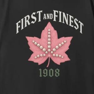   เสื้อยืด First & Finest สีดำสำหรับผู้หญิง ลายกราฟิก แขนสั้น คอกลม แรงบันดาลใจจากชมรมนักศึกษา สไตล์ลำลอง แฟชั่นสตรีทแวร์ เสื้อท่อนบนทันสมัย - Product Image 6