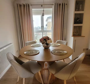 ชุดโต๊ะอาหารทรงกลมไม้มินดีแบบทันสมัย พร้อมเก้าอี้หุ้มเบาะและฐานขาตั้งแบบร่อง สำหรับห้องรับประทานอาหาร บ้านพักอาศัย หรือวิลล่า - Product Image 4