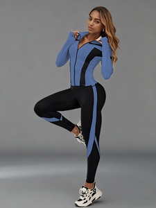 Ensemble de sport moderne Atlaset trois pièces pour femme : soutien-gorge de sport, leggings taille haute et veste en spandex extensible sans coutures – OEM - Product Image 4