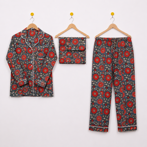 Conjunto de Pijama con Estampado Floral para Mujer, Cuello Camisero, Botones al Frente, Manga Larga, Ropa de Dormir Tejida de Tres Piezas - Product Image 1