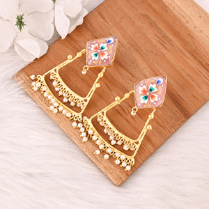 Boucles d'oreilles en laiton avec motif floral Meenakari en calcédoine rose naturelle et perle, bijoux ethniques de créateur pour femmes - Product Image 4