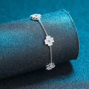 Bracelet trèfle en argent 925 avec diamant certifié de laboratoire, chaîne légère à maillons floraux, bijoux fins pour femme, cadeau élégant et moderne - Product Image 3