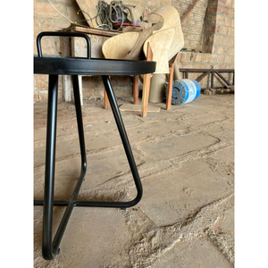 Mesa de Centro de Hierro Negro Estilo Industrial |   Mesa Auxiliar Redonda de Metal para el Hogar y la Sala de Estar, Mesa de Centro Contemporánea de Metal con Acabado - Product Image 2