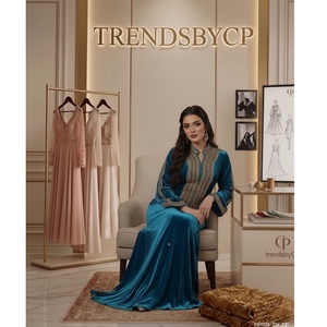 Caftán de terciopelo verde azulado de lujo, adornado a mano con bordado Zardosi dorado, estilo vintage, largo hasta el suelo, corte en A, ropa de noche elegante y recatada. - Product Image 4