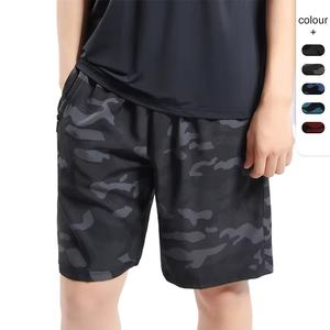 กางเกงขาสั้นออกกำลังกายตาข่ายแบบเป็นมิตรกับสิ่งแวดล้อม ขายส่ง บริการ OEM แบบเรียบๆ ไม่มีลาย รับสกรีนโลโก้ ระบายอากาศได้ดี สำหรับผู้ชาย - Product Image 1