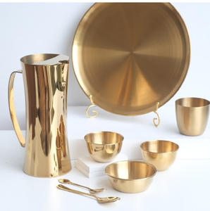 Juego de platos tradicionales de bronce Kansa con un recipiente para servir, tazones, vaso y cuchara, disponible a precios de mayorista. - Product Image 2