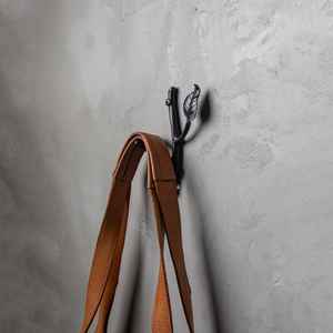 Gancho de pared decorativo de hierro forjado con forma de hoja, soporte metálico resistente para colgar sombreros, bolsos, toallas, batas, chaquetas, para baño y entrada. - Product Image 2